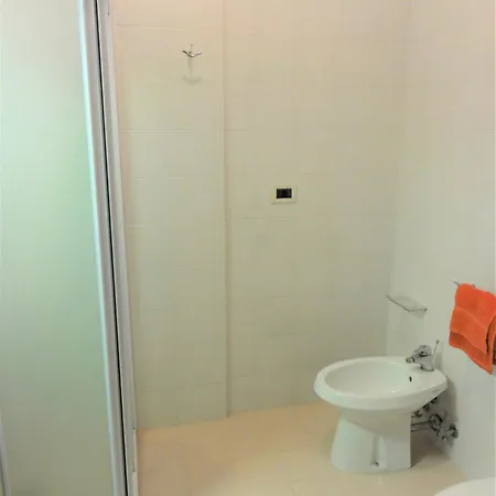 Beachside With Terrace 아파트 *